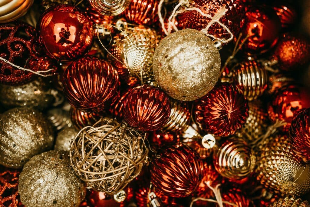 boules de noel rouges et dorés
