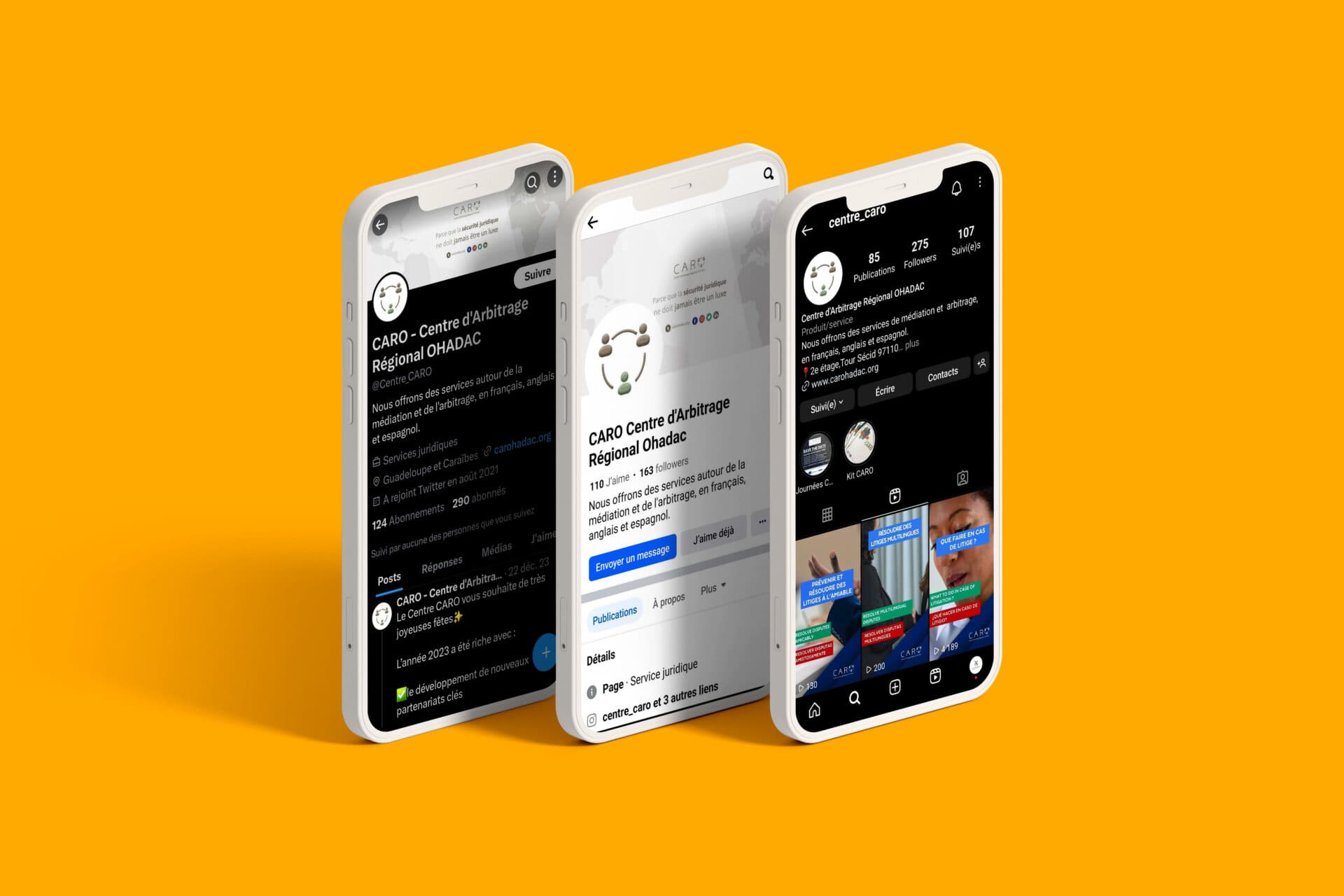 Réseaux sociaux du Centre CARO (Twitter, Facebook, Instagram) présentés sur trois smartphones